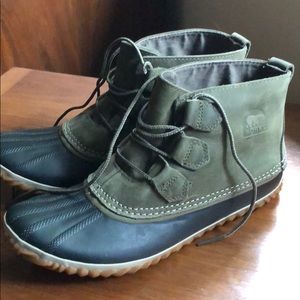 Like New Sorel Out N About Short Rain Boots Sz12